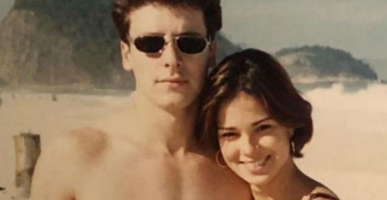 Com clique antigo, Rodrigo Faro comemora 23 anos de casado com Vera Viel e encanta web