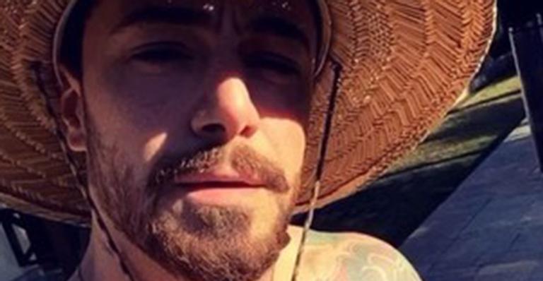 Felipe Titto causa ao posar com microsunga e exibir quase tudo na web: ”Tirando meu juízo”