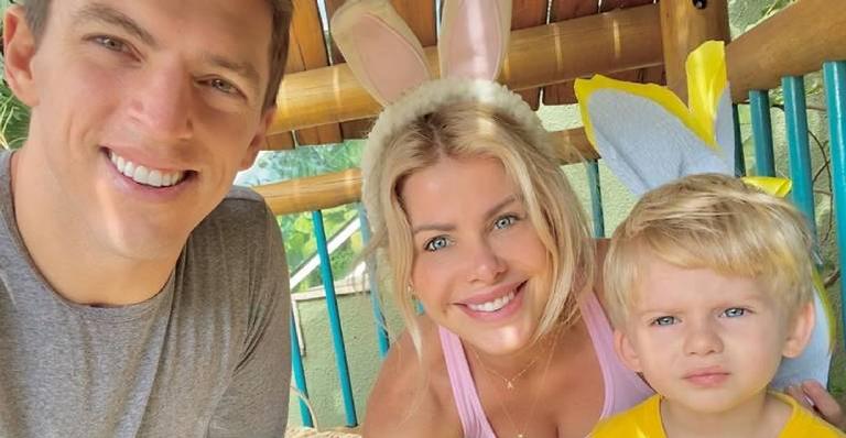 Com apenas dois anos, Enrico faz fotos encantadoras dos pais, Karina Bacchi e Amaury Nunes