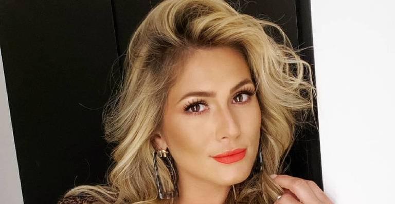 Lívia Andrade esbanja beleza e boa forma ao renovar bronzeado: ”Musa”