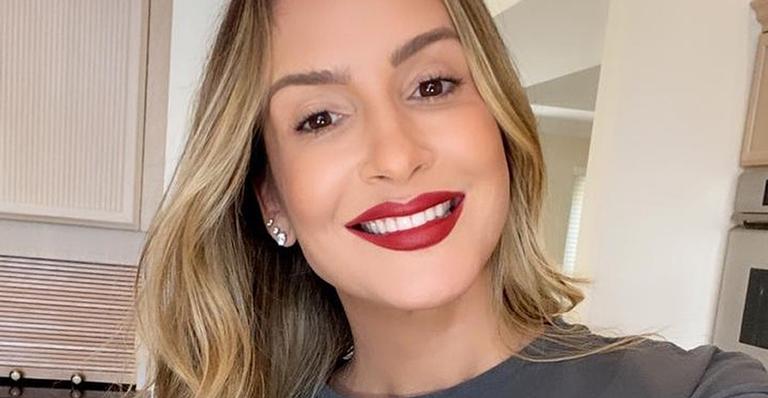 Claudia Leitte surpreende ao ostentar abdômen sarado na web: ”Corpão”