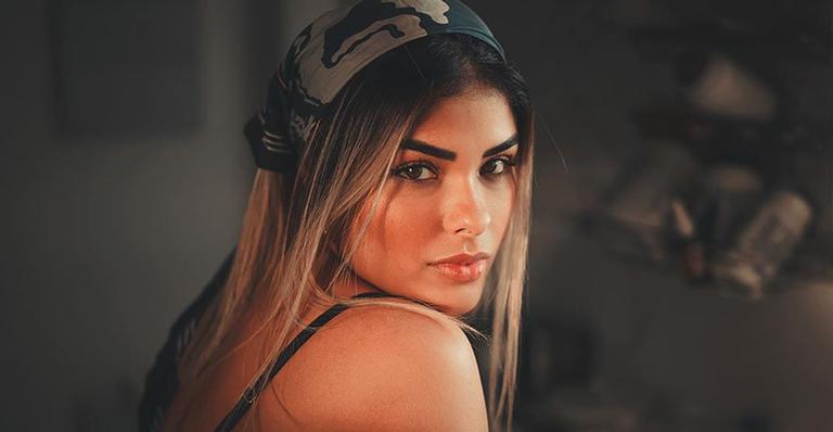 Ex-BBB Munik Nunes surge agarradinha com novo namorado e se declara: ”Saudade”