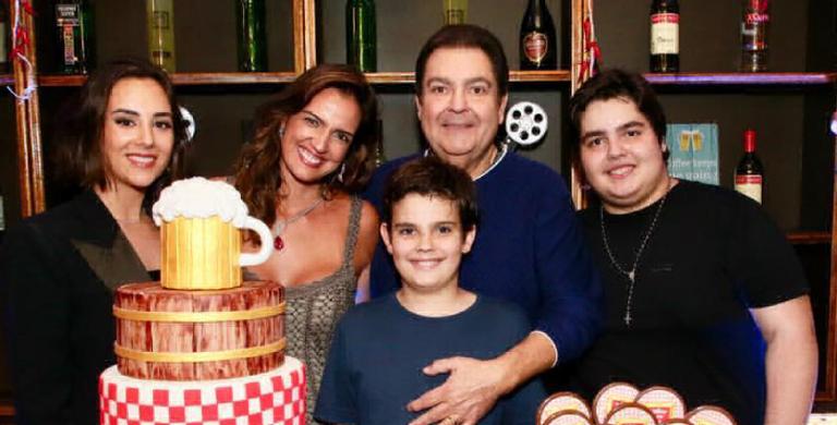 Filho caçula de Faustão completa 12 anos e ganha homenagem da mãe: “Muito amor”