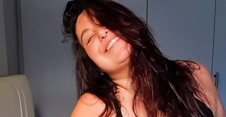 Mariana Xavier posa só com a roupa íntima e reflete sobre o amor próprio: ”Na revelação está o prazer”