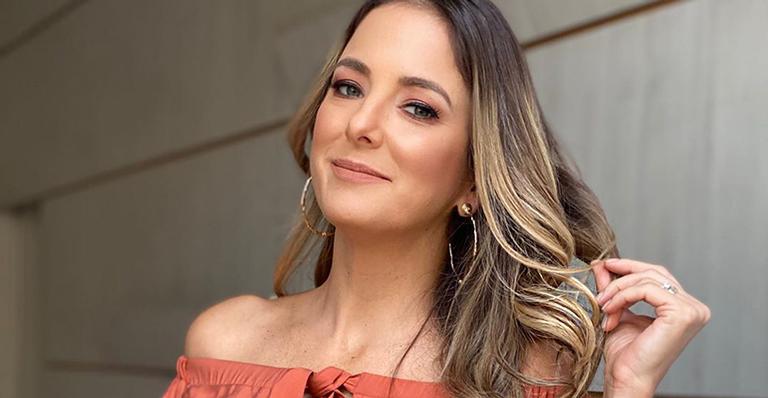 Ticiane Pinheiro baba por clique de Rafaella Justus com irmã caçula nos braços
