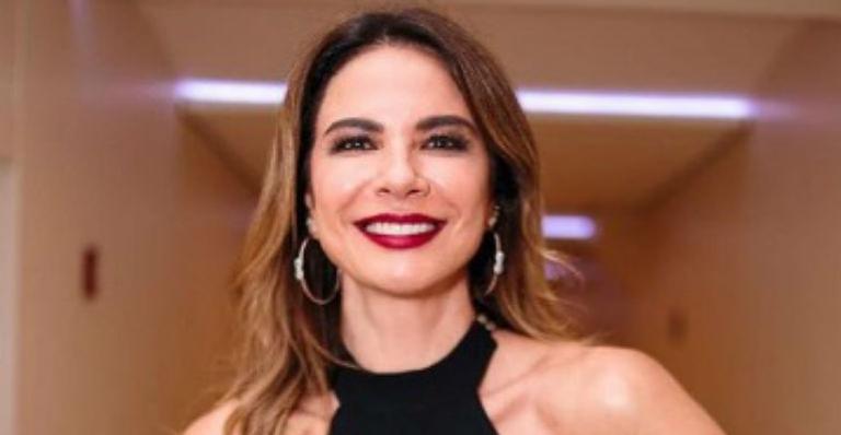 De biquíni, Luciana Gimenez rouba a cena ao exibir corpão aos 50 anos