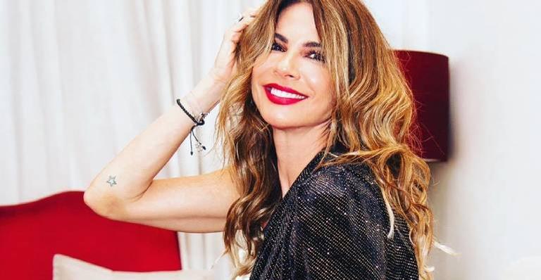 Luciana Gimenez posa ao lado do filho e semelhança com herdeiro chama atenção