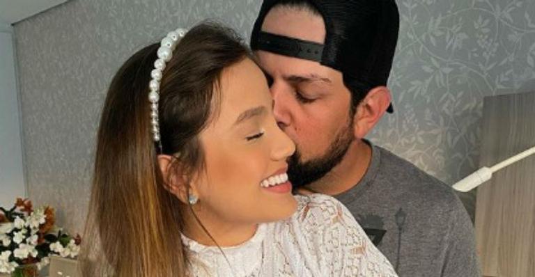 Biah Rodrigues flagra momento de Sorocaba com Theo e encanta