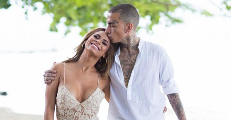 Lexa ganha surpresa romântica de MC Guimê por aniversário de casamento: ”Bodas de algodão”