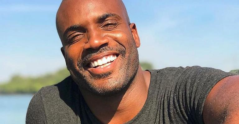 Rafael Zulu faz declaração apaixonadíssima à namorada: “Saudades”