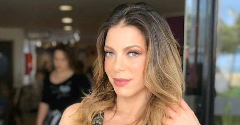 Sheila Mello recorda clique com o namorado e faz linda declaração: ‘Abraço que me confortou’