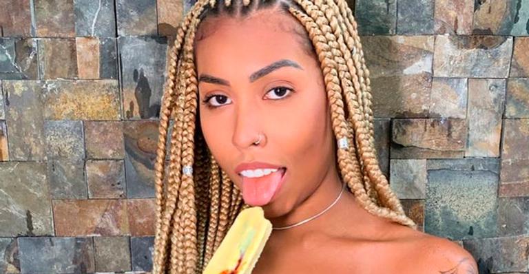 Irmã gata de Gracyanne Barbosa ostenta corpão de biquíni tomara que caia: ”Toda perfeitinha”