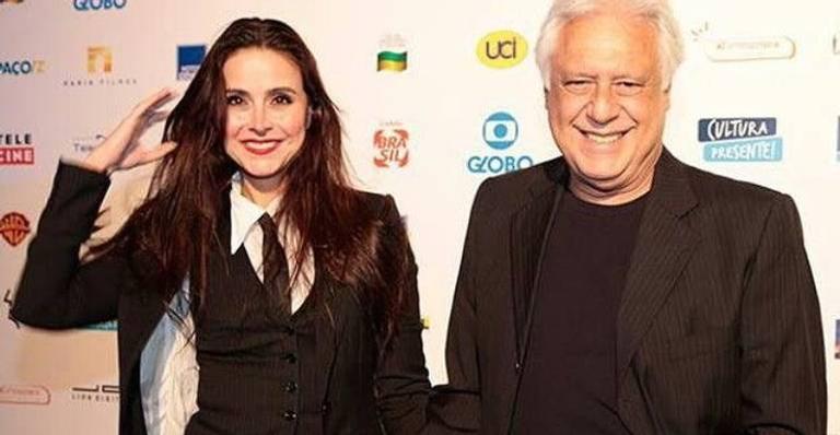Em momento raro, Antonio Fagundes compartilha clique com a esposa e se declara