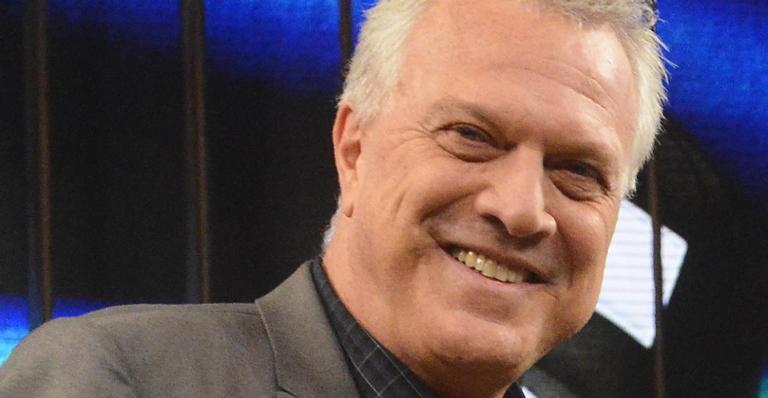 Ex-BBB revela ‘ficada’ com Pedro Bial e rasga elogios: ”Daria vários beijos”