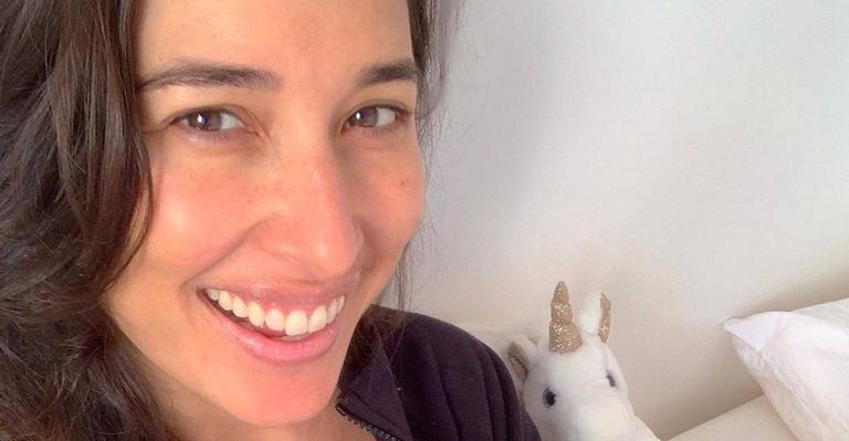 Giselle Iité enche a internet de fofura ao surgir em momento íntimo com o filho