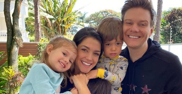 Michel Teló se revolta após Thais Fersoza ser criticada por selinho no filho: ”Melhor ficar calado”