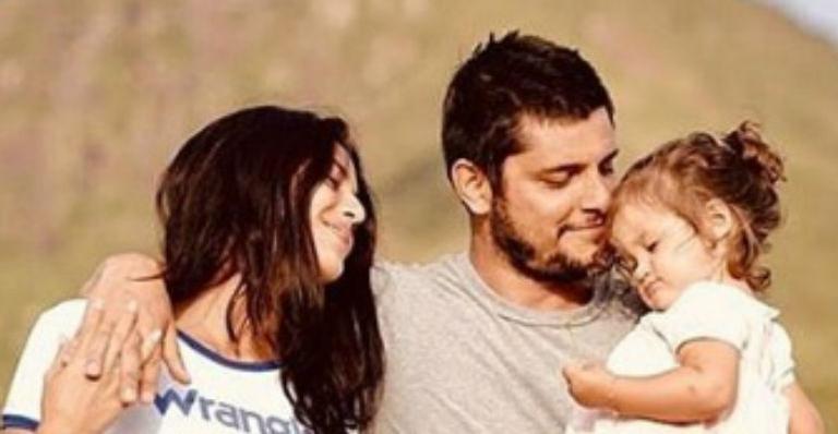 Yanna Lavigne surge em momento família e arranca suspiros na web: “Puro amor”