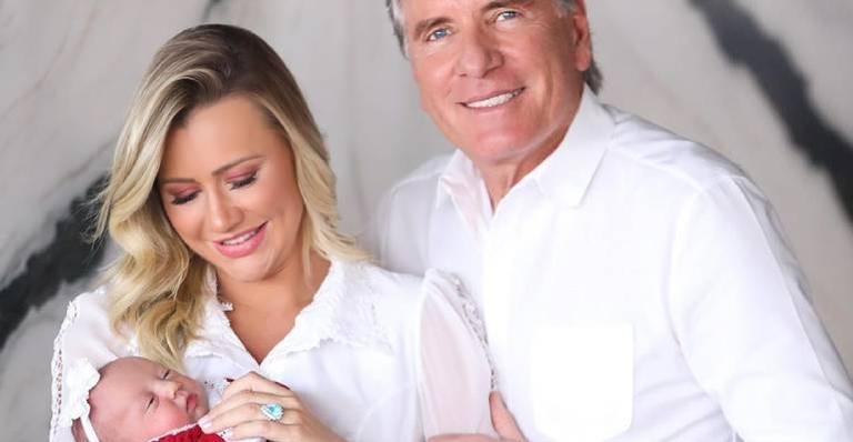 Esposa de Roberto Justus, Ana Paula Siebert mostra primeira ida da filha ao pediatra