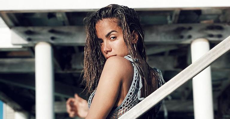 Em vídeo, Anitta surge com nariz mais fino e questiona fãs: ”quantas plásticas?”