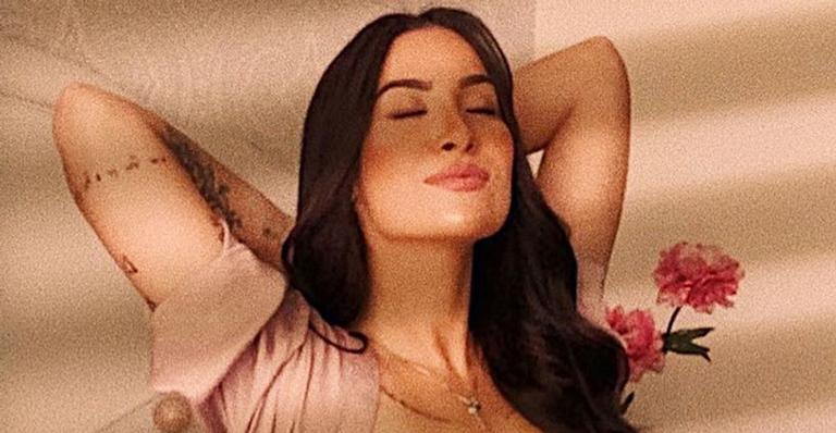 Ex-BBB Bianca Andrade sensualiza só de lingerie na cama: ”Afrodite teria inveja”