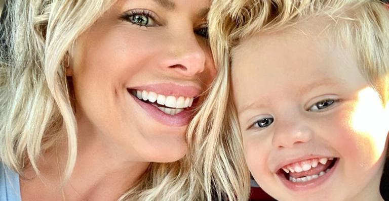 Karina Bacchi emociona ao falar sobre mudanças após maternidade: “Me esforço para ofertar o melhor de mim”