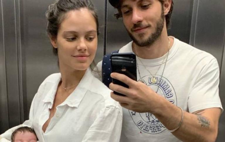 Laura Neiva e Chay Suede celebram mais um mês de vida da filha: “Tudo tão intenso”