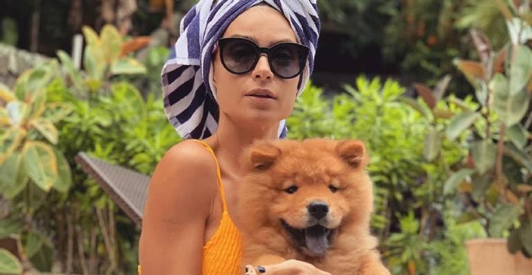 Thaila Ayala explode fofurômetro ao dividir registro com cachorro de estimação