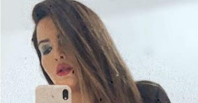 Geisy Arruda surge de lingerie transparente e choca web: “Haja coração”