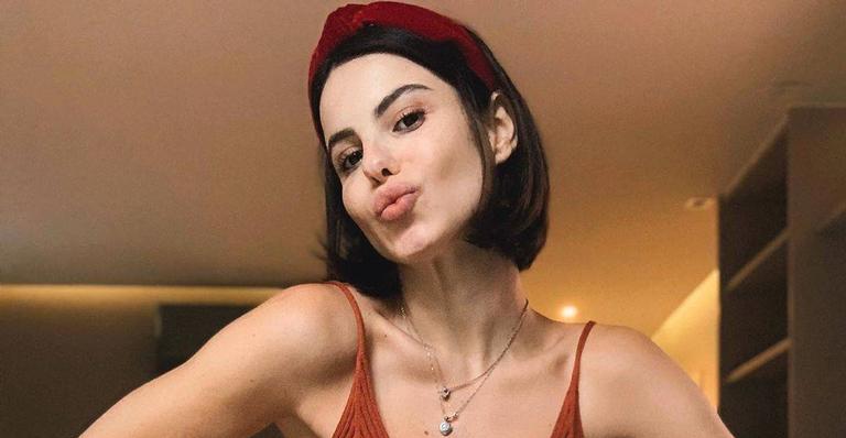 Grávida, Sthefany Brito relembra clique de infância segurando boneca: ‘Mamãe concentrada em treinamento’