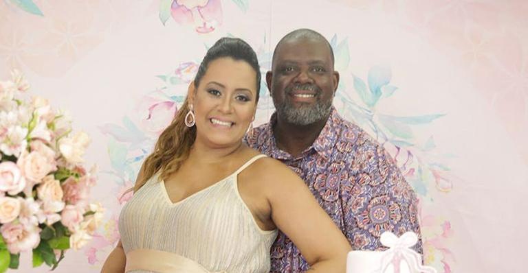 Péricles relembra registro da gestação da esposa: ”De quando estávamos ansiosos”