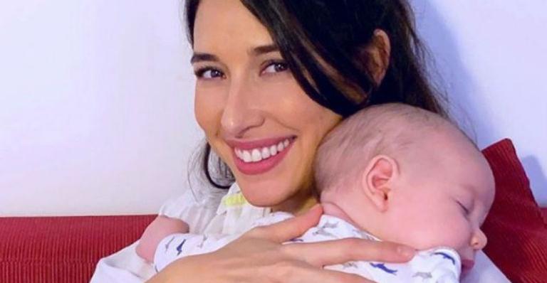 Giselle Itié surge em momento íntimo com o filho: “Mágico e potente”