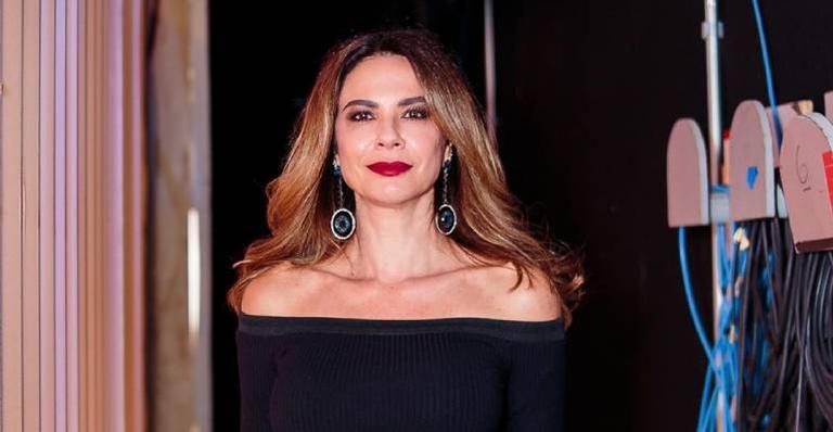 De calcinha e sutiã, Luciana Gimenez toma banho de sol na laje: ”Quem nunca”