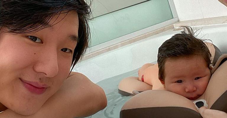 Ex-BBB Pyong Lee dá detalhes da rotina de cuidados com o filho: ”Sete fraldas por dia”