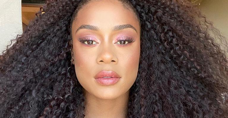 MC Rebecca fica loira e assume cabelo natural: ”Estou me sentindo”
