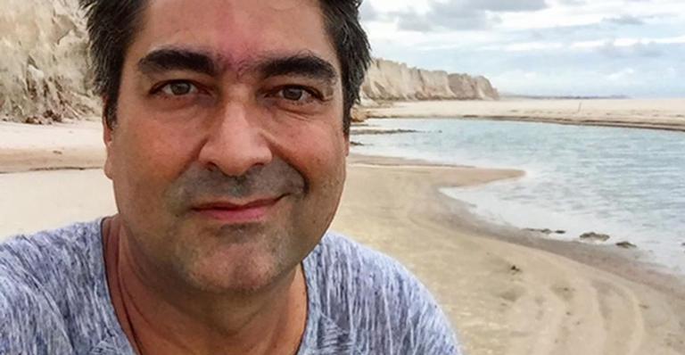 Zeca Camargo mostra bandeira do Brasil rasgada e faz desabafo político: ”Contra a ignorância”