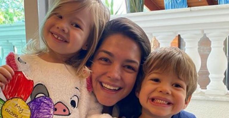 Thais Fersoza registra momento fofíssimo dos filhos e se derrete: “Preenche meu coração”