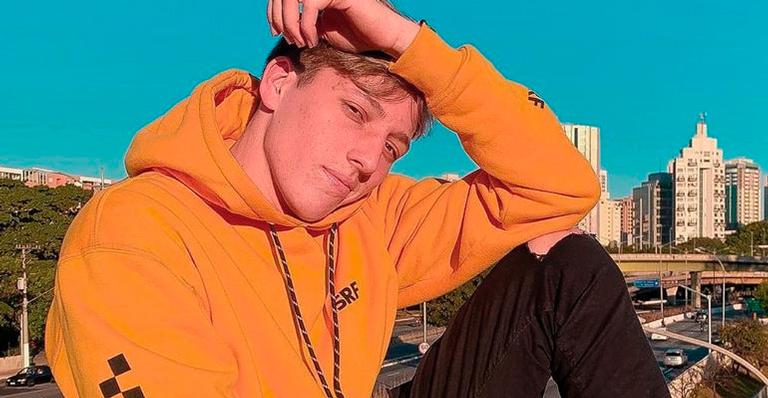 YouTuber desaparece após descobrir problema grave de saúde e apavora fãs: ”Lembrem do meu amor”