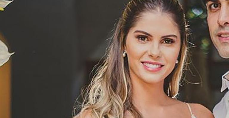 Bárbara Evans surge agarradinha com Gustavo Theodoro em cliques inéditos do casamento