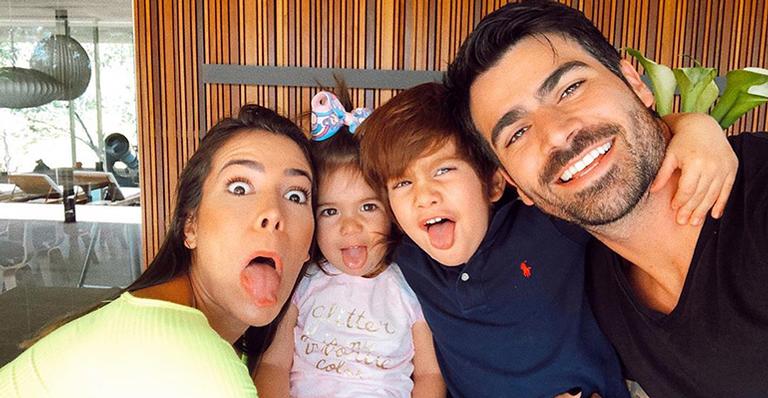 Ex-BBB Adriana Sant’Anna constrói parquinho para os filhos no jardim de casa: ”Estão felizes”
