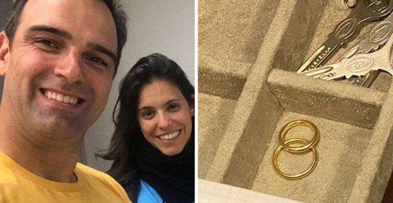 Tadeu Schmidt explica por que ele e a esposa não estão mais usando alianças: ”Optamos”
