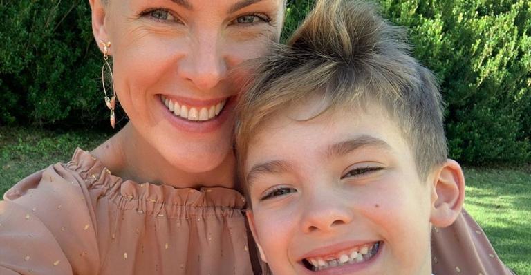 Ana Hickmann ganha presentinho especial do filho durante quarentena e se derrete: ”Quanto amor”