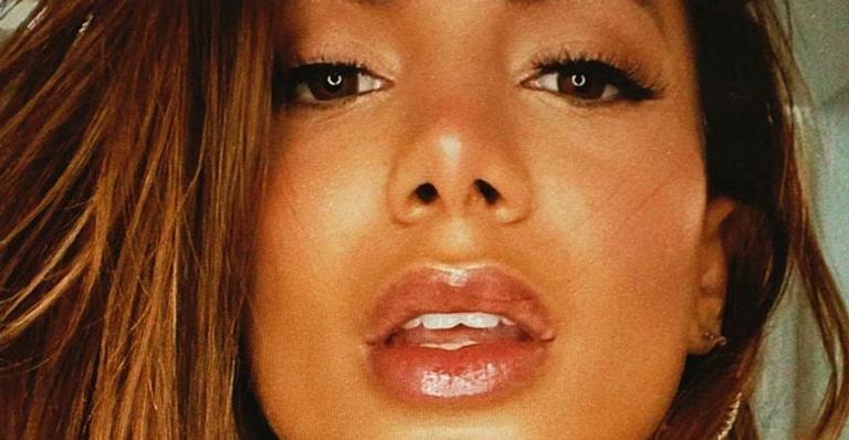 Anitta surge de lingerie transparente e deixa seguidores assanhados: ”Brinca de beleza e esmurra”