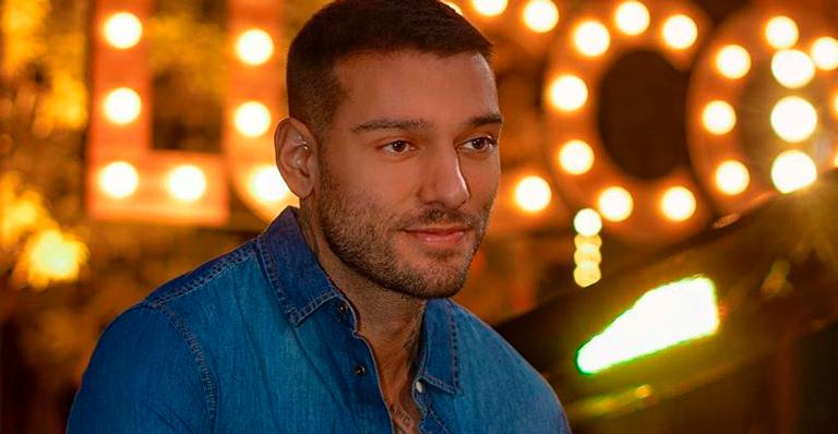Lucas Lucco entra na onda das casas de famosos e exibe escritório milionário: ”A sua cara”