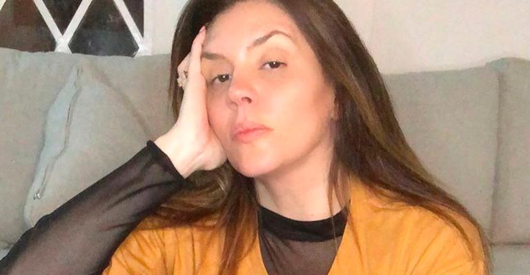 Simony surge com pijama mínimo e shortinho destaca pernões: ”Cada vez mais linda”