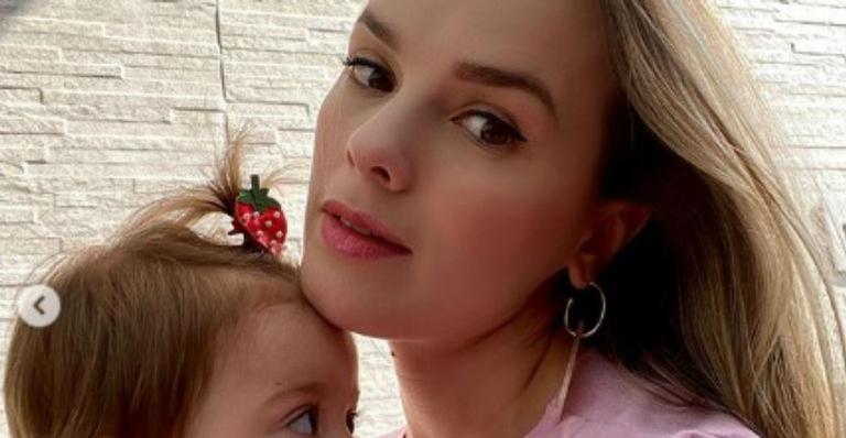Abalada, Thaeme divide clique da filha e homenageia Miguel: “Que Deus conforte o coração”