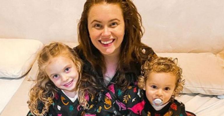 Amor de Mãe! Mari Bridi arranca suspiros da web ao posar com os filhos: “Essa imagem é tudo”