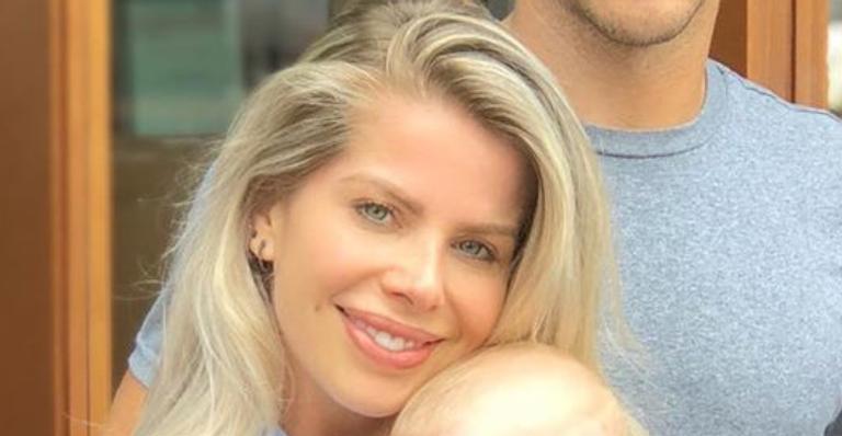 Karina Bacchi relembra primeiros cliques do primogênito e encanta: “Família linda e abençoada”