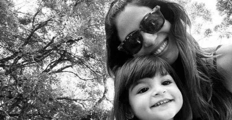 Carol Castro coloca habilidades em ação e faz mudança da filha: “Dia de salão”