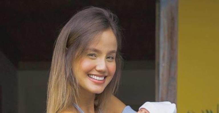 Com apenas 3 semanas, primogênito de Biah Rodrigues assiste live do pai, Sorocaba