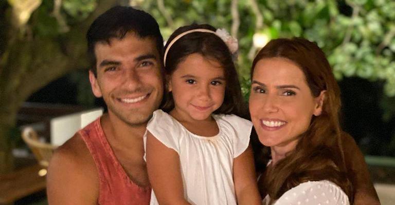 Deborah Secco fala sobre sua quarentena com a família e revela personalidade da filha: “Eu em miniatura”